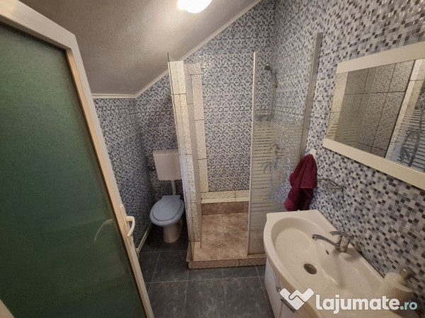 Inchiriez apartament 2 camere zona Parneava 