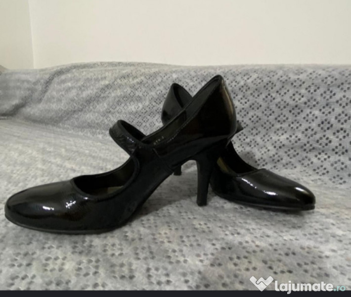 Pantofi NOI firma ECCO casual mărimea 35/36. 