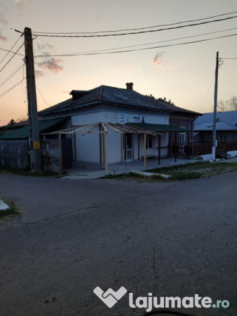 Casa si spatiu comercial in Singureni, Giurgiu