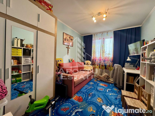 Apartament cu 3 camere, 2 bai, zona Lipovei
