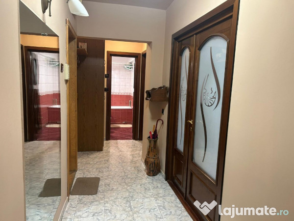 3 camere Gara Bacinshi,etaj intermediar,două băi