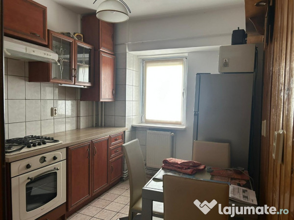 3 camere Gara Bacinshi,etaj intermediar,două băi