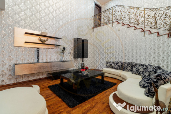 Casa impresionanta - Curte generoasa si Piscina - Otopeni!