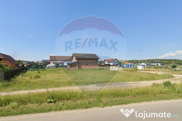 Teren intravilan cu dublu front stradal I Poiana Craitelo... 