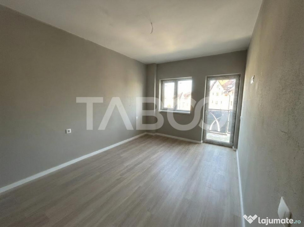 Apartament cu 3 camere 2 bai 2 balcoane si pod in zona Turn 