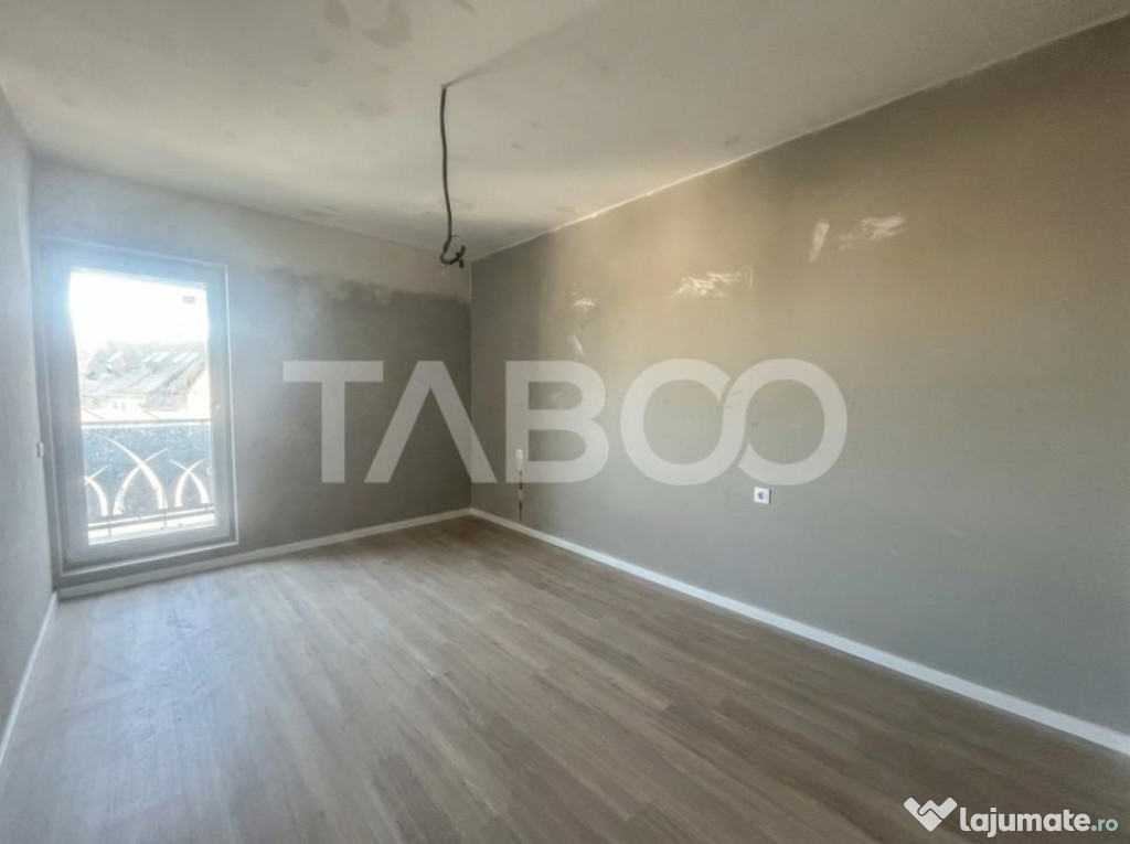 Apartament cu 3 camere 2 bai 2 balcoane si pod in zona Turn 