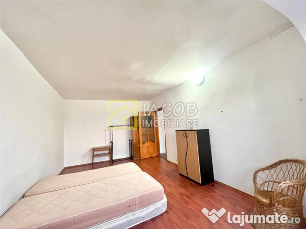 Apartament decomandat, 2 camere, etaj 3, str. Milcov , Bacau