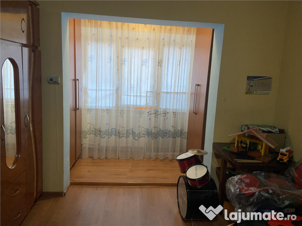Apartament 2 camere ,56 mp, zona Longinescu , decomandat, im
