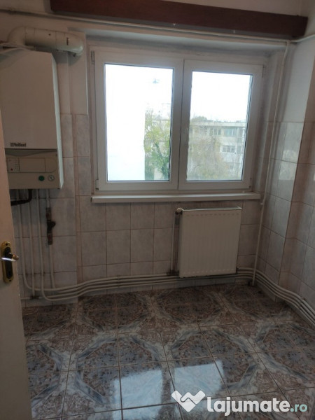 Apartament 4 camere confort 1 zona Garii , Liber