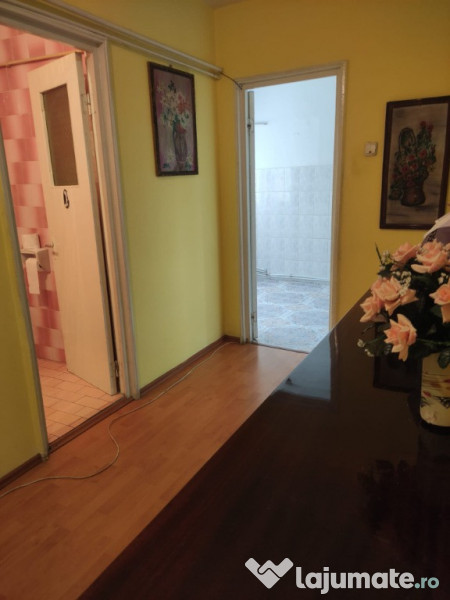 Apartament 4 camere confort 1 zona Garii , Liber