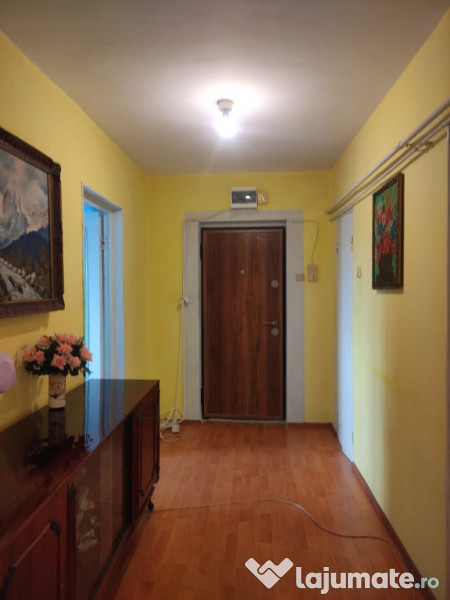 Apartament 4 camere confort 1 zona Garii , Liber