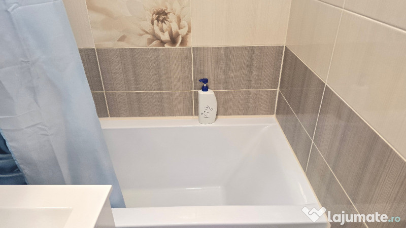 Inchiriez apartament 3 camere decomandat in Deva, zona I, Maniu 