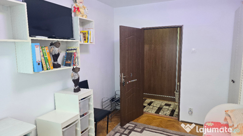 Inchiriez apartament 3 camere decomandat in Deva, zona I, Maniu 