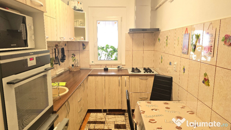 Inchiriez apartament 3 camere decomandat in Deva, zona I, Maniu 