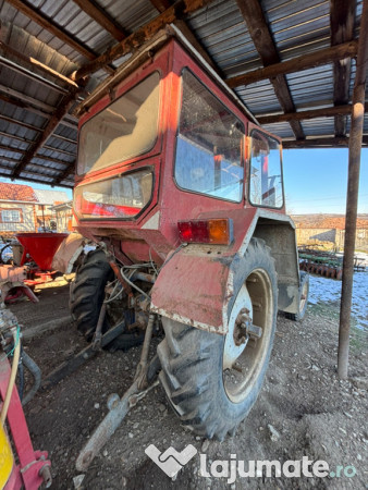 Tractor Universal 650