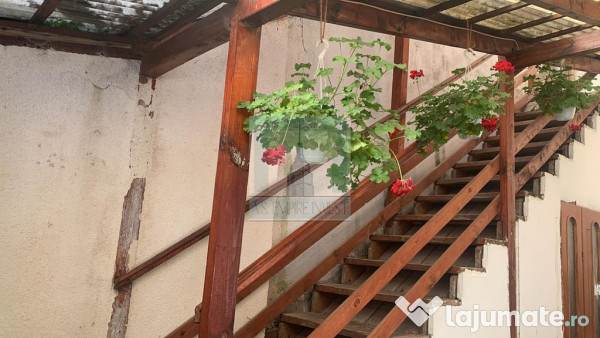 Apartament la casă, cu 3 camere mobilat/ utilat, 2 bai -... 