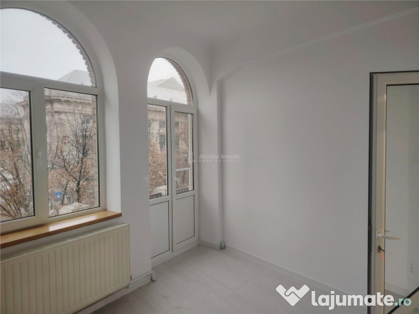 Spatiu, ULTRACENTRAL, ideal pentru salon, sediu de firma, bi