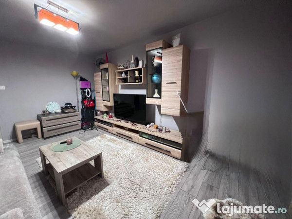 Apartament 2 camere,decomandat,zona Lido-Casa de pensii 