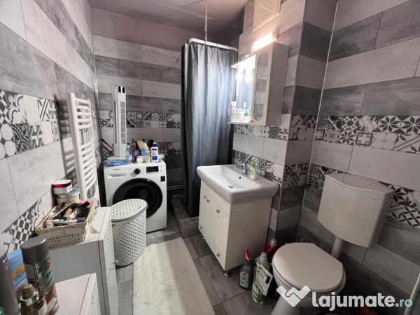 Apartament 2 camere,decomandat,zona Lido-Casa de pensii 