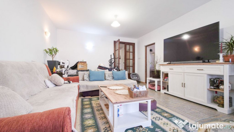 Casă 11 camere cu livadă pe Strada Republicii, Dragomir... 