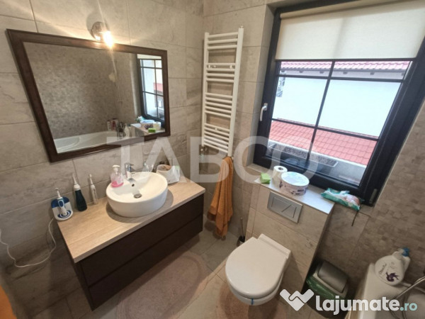 Casa moderna 5 camere piscina si curte de 464 mp de vanzare 