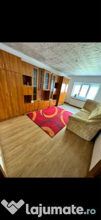 Apartament cu 3 camere decomandat zona Cotu Mic