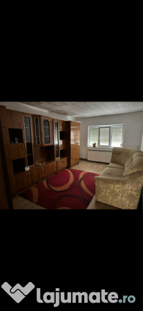 Apartament cu 3 camere decomandat zona Cotu Mic