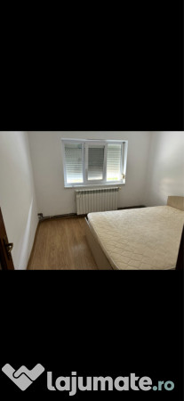 Apartament cu 3 camere decomandat zona Cotu Mic