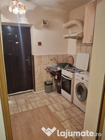 Vânzare garsonieră situată în Podu Roș,