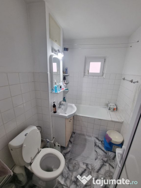 Poarta 6 liceul Blaga- apartament 4 camere decomandat cu ...