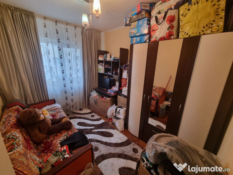 Poarta 6 liceul Blaga- apartament 4 camere decomandat cu ...