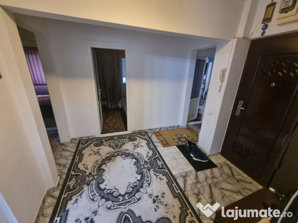 Poarta 6 liceul Blaga- apartament 4 camere decomandat cu ...