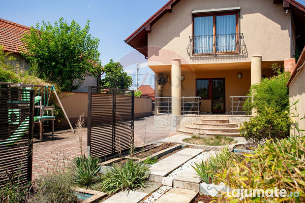 Casă modernă și spațioasă cu piscină,saună și sal... 