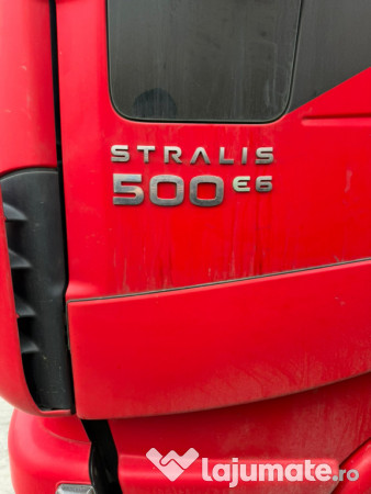 Semiremorci prelată și box și cap tractor 