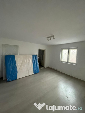 Inchiriez hala 200mp/ apartament 90 mp/ teren 700mp central