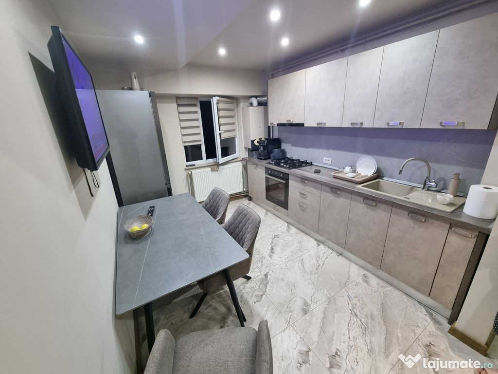 Apartament 3 camere decomandat zona Poarta 6 