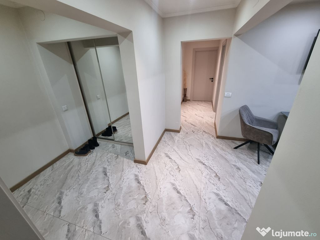 Apartament 3 camere decomandat zona Poarta 6 