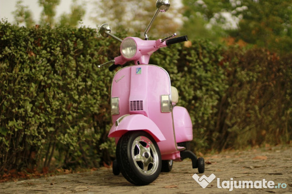 Scuter electric pentru copii Piaggio Vespa Roller 50W 12V 7A