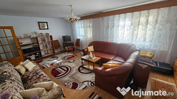 BAICOI - casa P+E, ter-1354mp, pret. locuinta/activ. comerci 