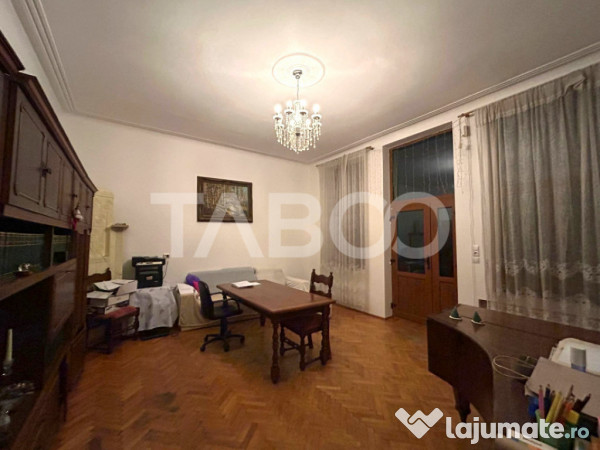 Apartament de vanzare cu 5 camere garaj zona Central din Sib 