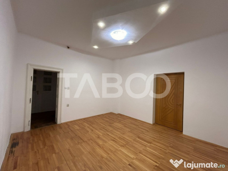 Apartament de vanzare cu 5 camere garaj zona Central din Sib 