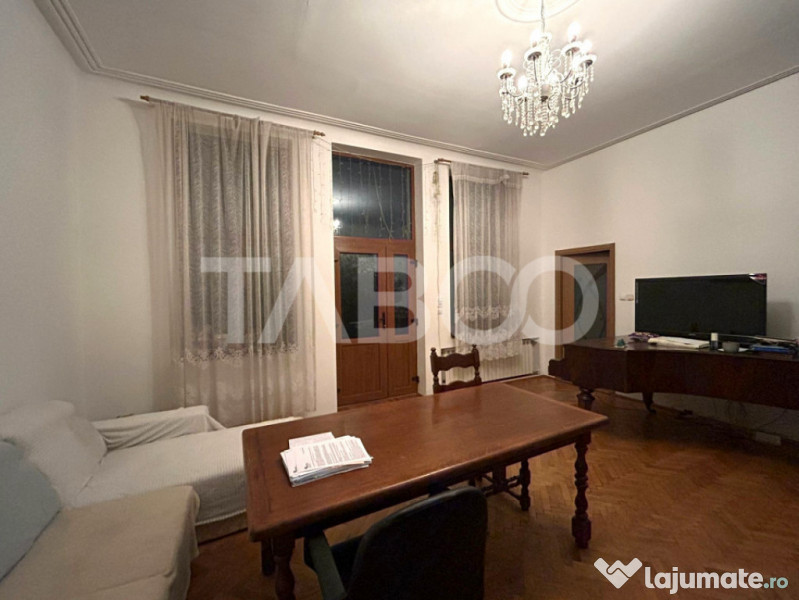Apartament de vanzare cu 5 camere garaj zona Central din Sib 