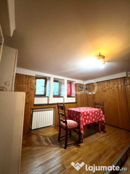 Apartament de vanzare cu 5 camere garaj zona Central din Sib 