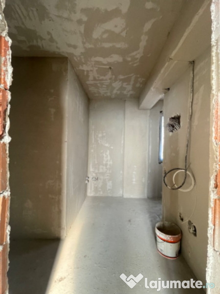 Ap.2 camere decomandat, finisaje la alegere, loc de parcare 