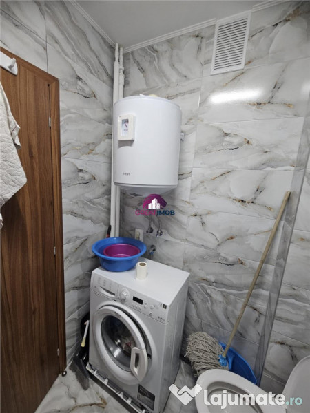 1 camera dintr-un apartament cu 3 camere.