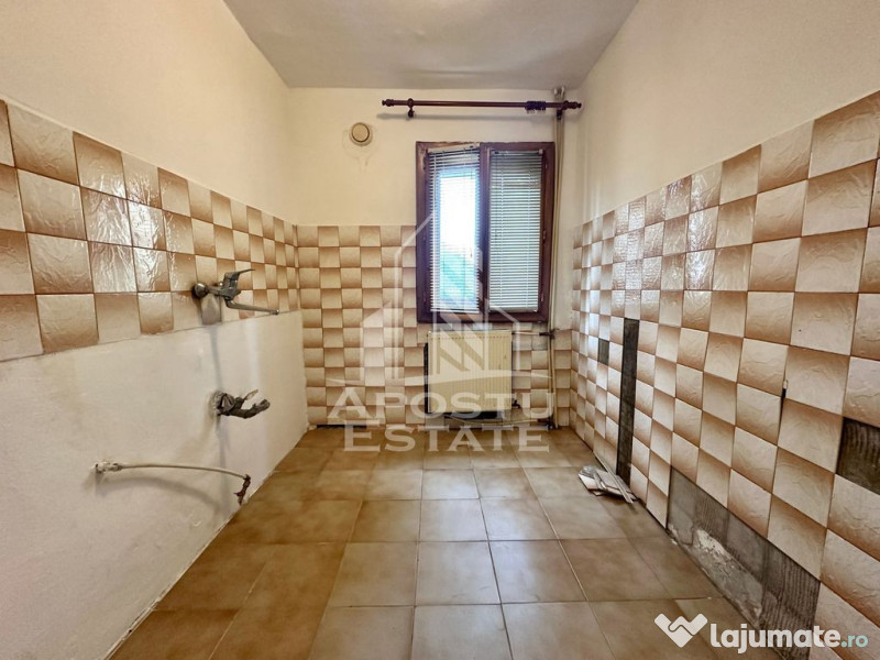 Apartament cu o camera, decomandat, zona Buziasului 