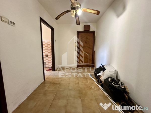 Apartament cu o camera, decomandat, zona Buziasului 