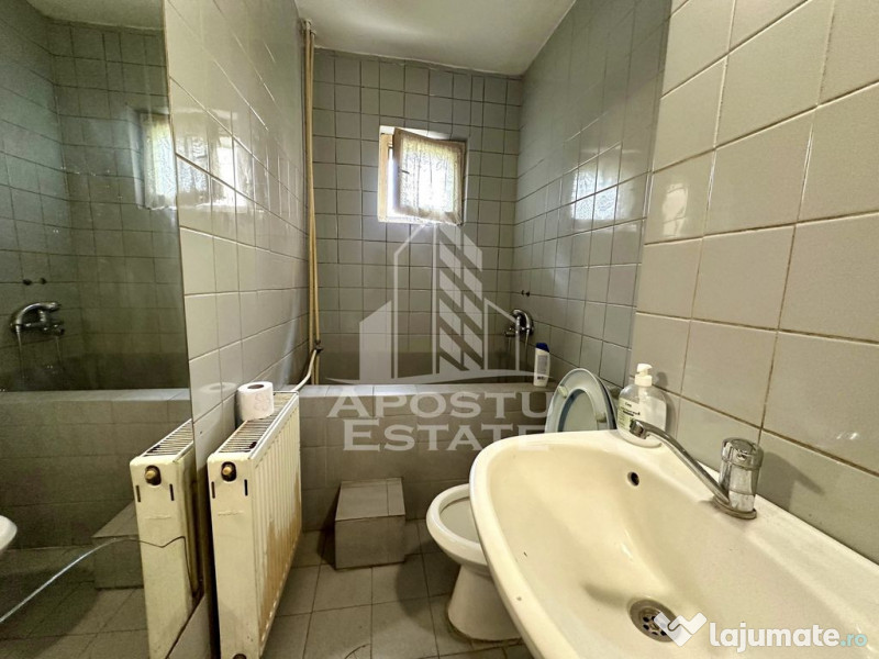 Apartament cu o camera, decomandat, zona Buziasului 