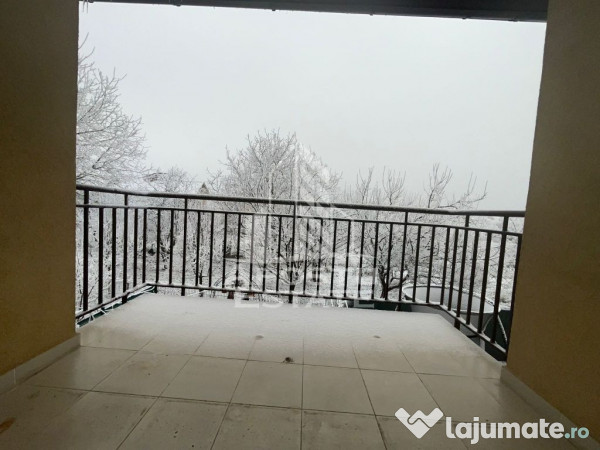 Apartament cu 3 camere, semidecomandat, bloc nou, etajul 1