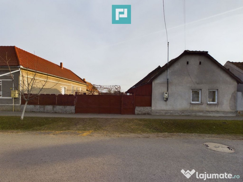 Casă cu teren 1680 mp, Curtici